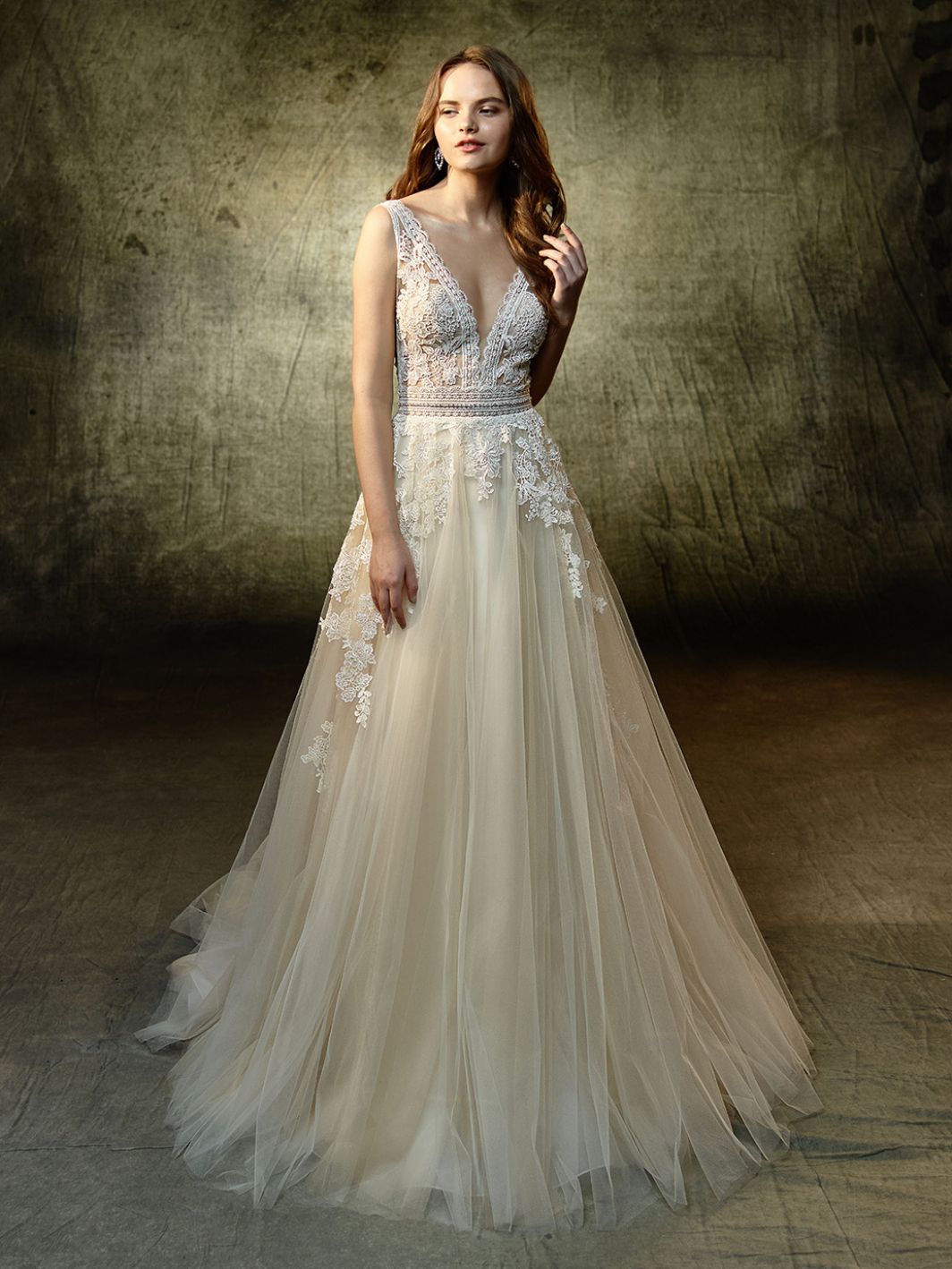 Hochgeschlossenes Brautkleid Mit Volantrock Pretty You