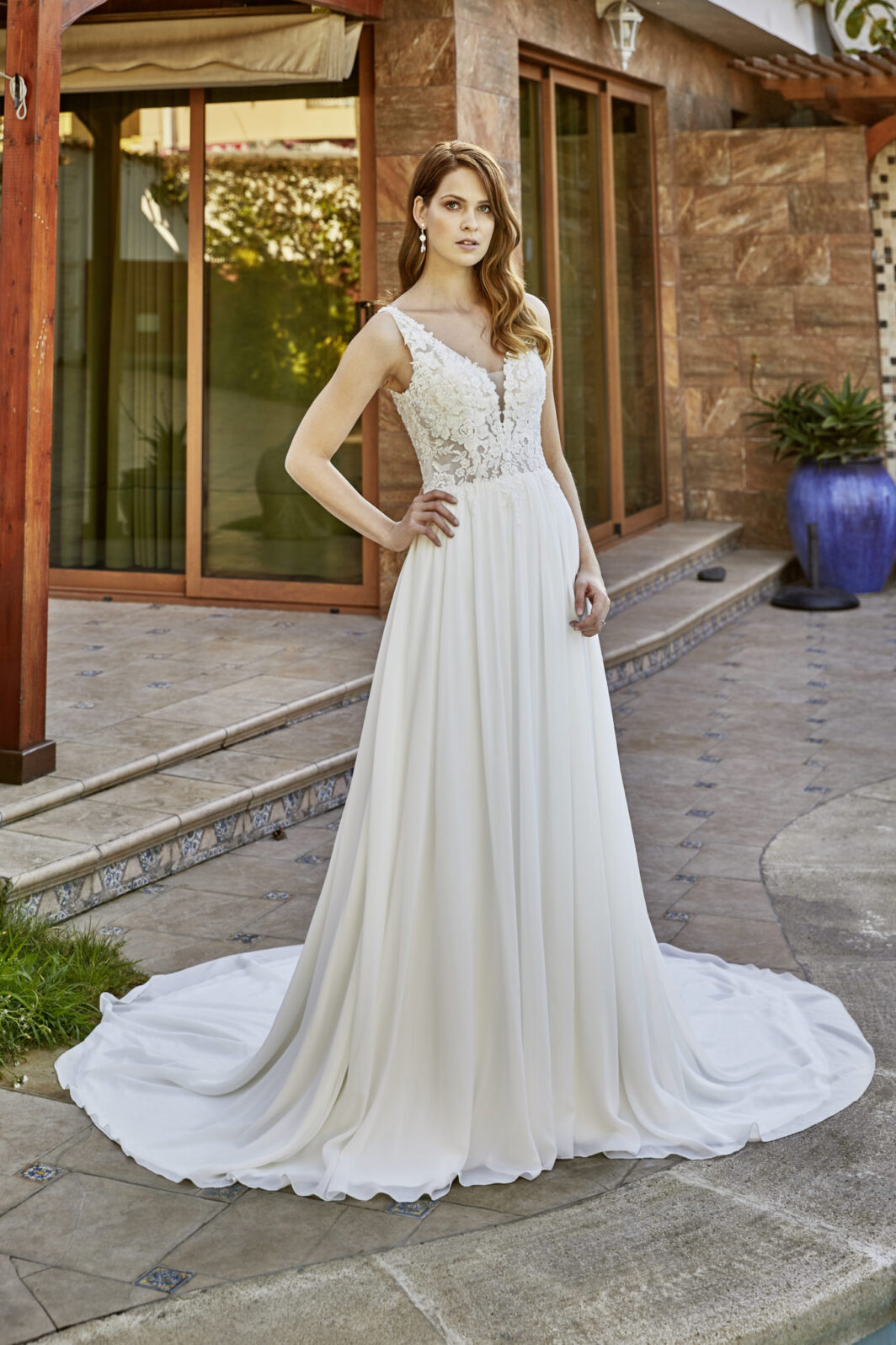 Lana - Fließendes Chiffon Kleid mit Spitze und Trägern