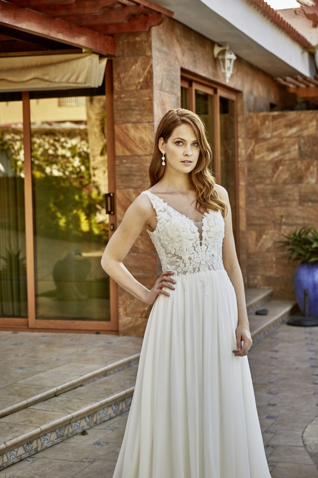Lana - Fließendes Chiffon Kleid mit Spitze und Trägern – Bild 2