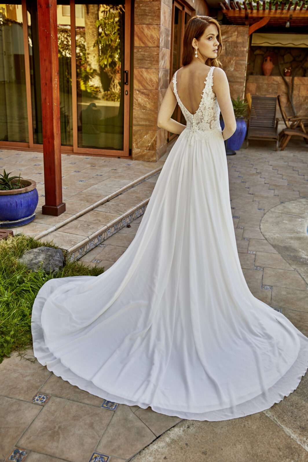 Lana - Fließendes Chiffon Kleid mit Spitze und Trägern – Bild 3
