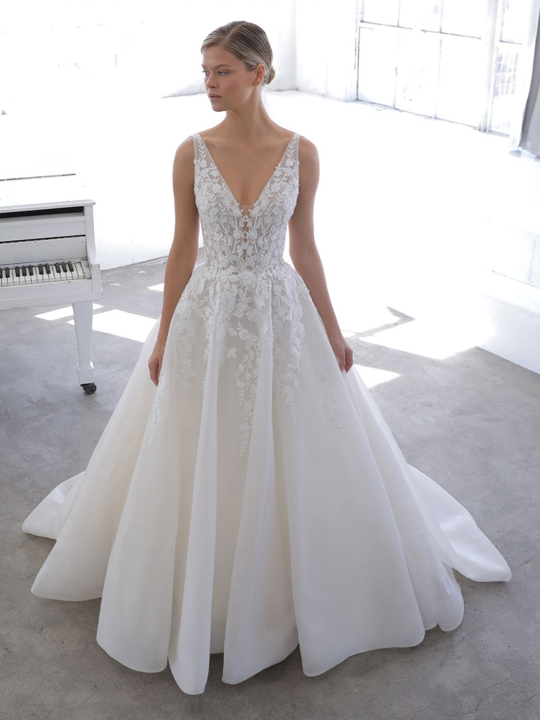 A Linien Brautkleid Mit Auslaufender Spitze Pretty You