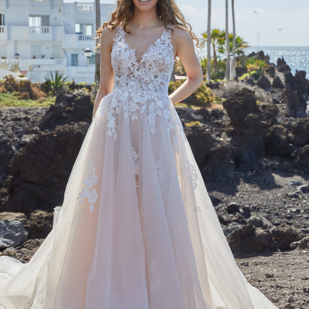 Julia - Glitzernde A-Linie mit Schlüssellochrücken und Blätterspitze