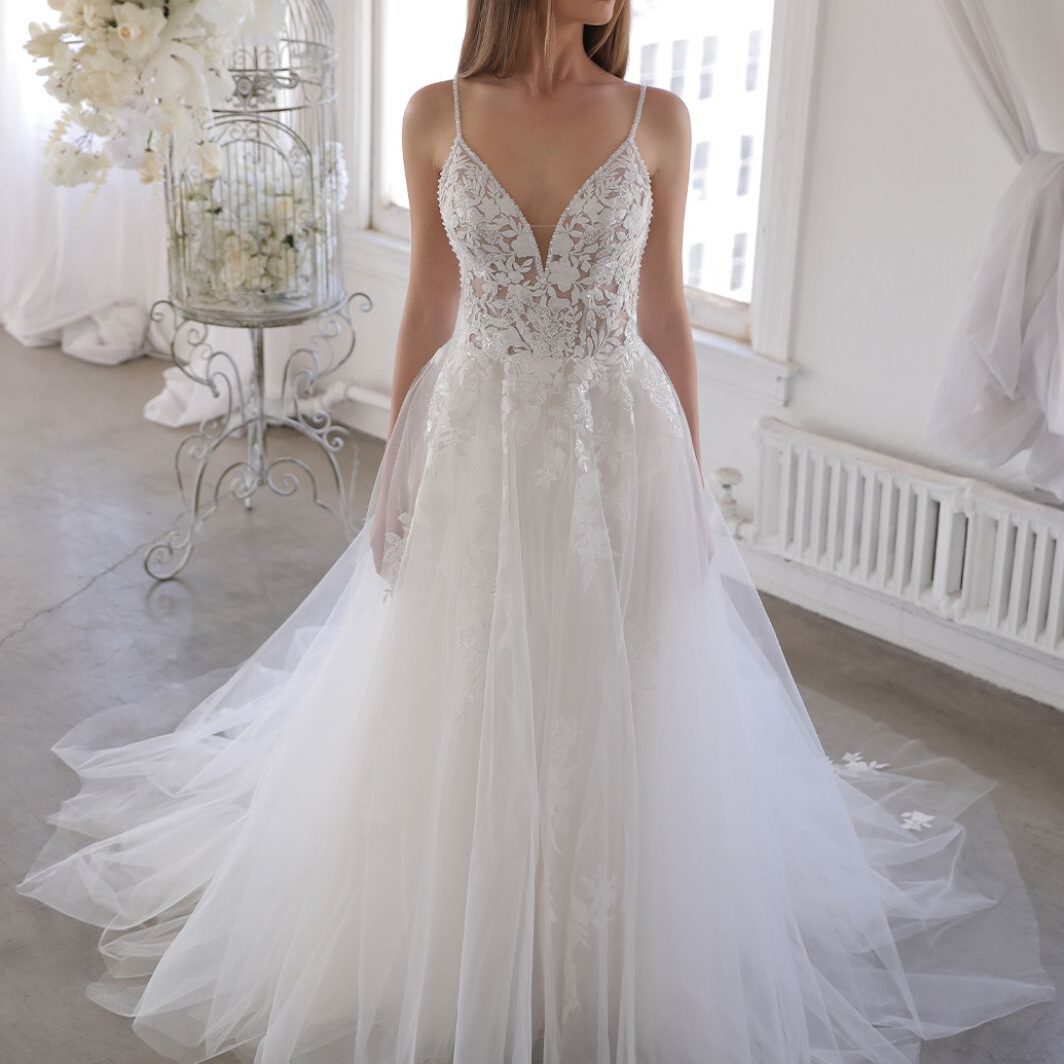 Grace - A-Linie mit Spitze und bestickten Trägern