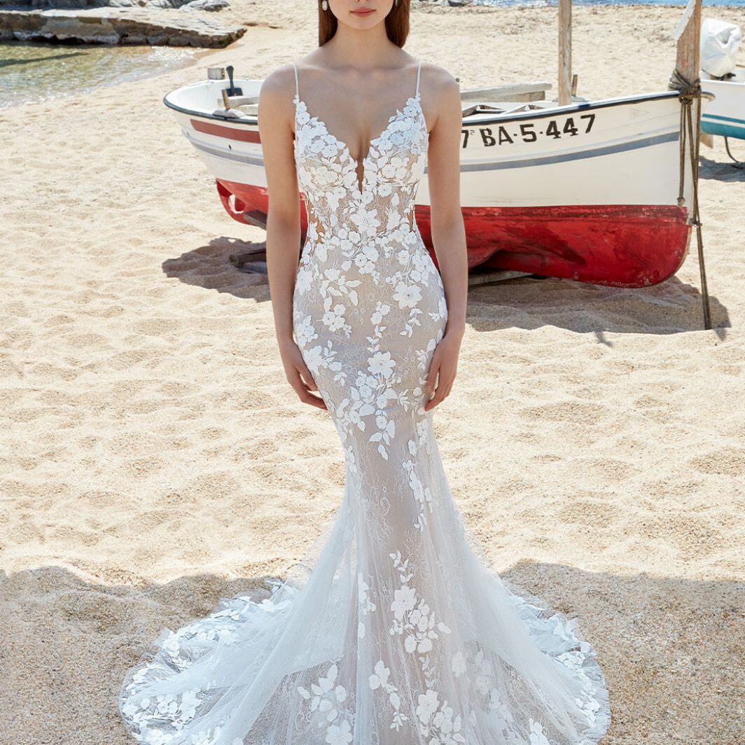 Juliette - Fit and Flare Brautkleid mit Floraler Spitze und Cut-Outs