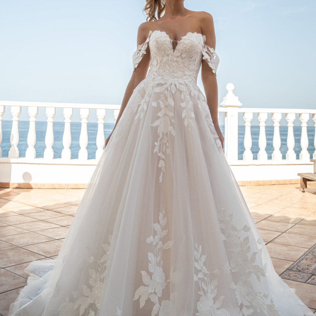 Faye - Trägerlose A-Linie mit Spitze und Carmenträgern