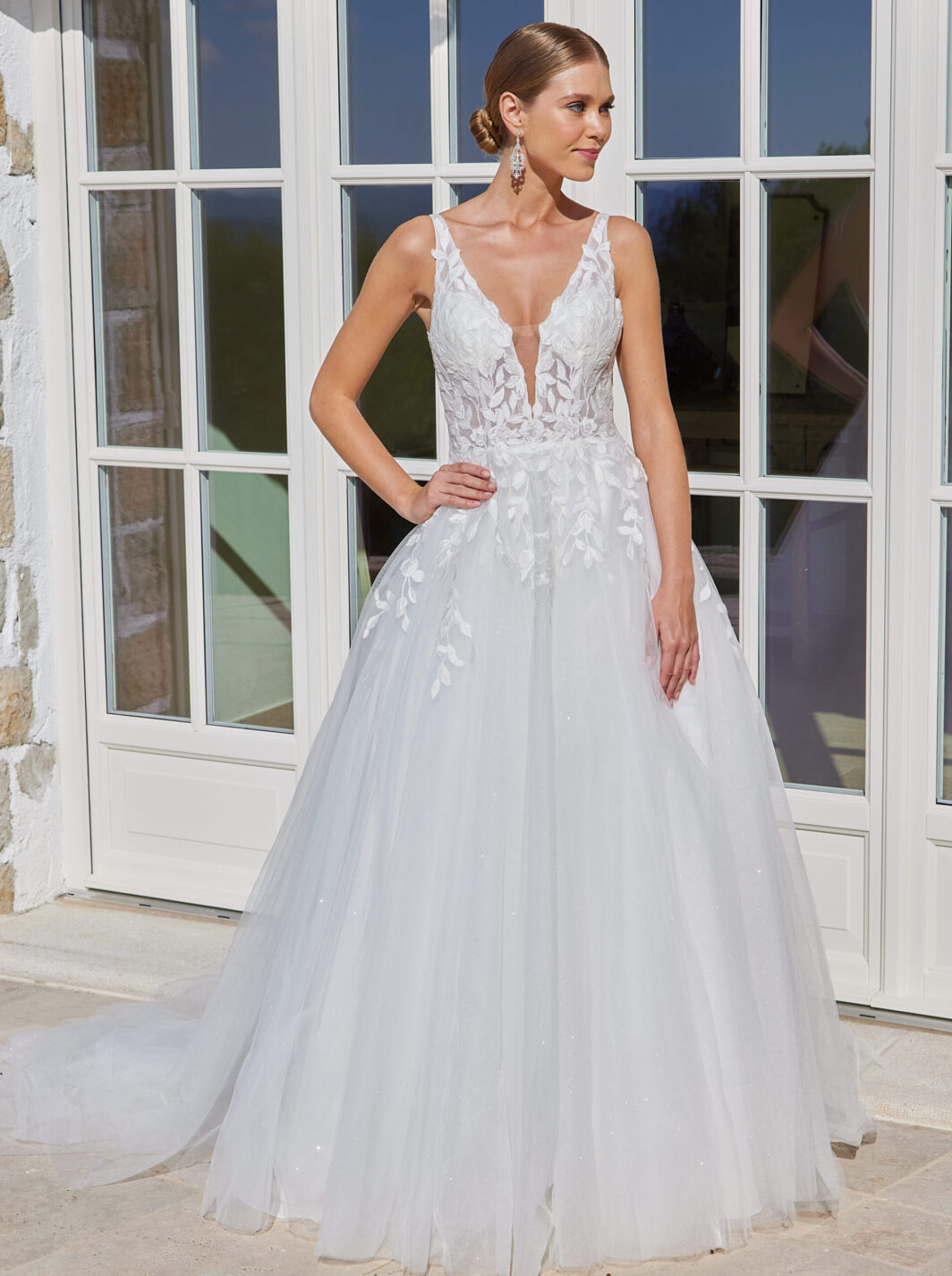 Elsie - A-Linie mit Blätter Spitze, tiefem V-Ausschnitt, Cutouts und Glitzertüll