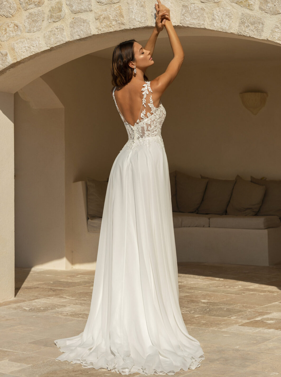 Jasmina - Leichtes Brautkleid mit Tattoo-Spitze – Bild 2