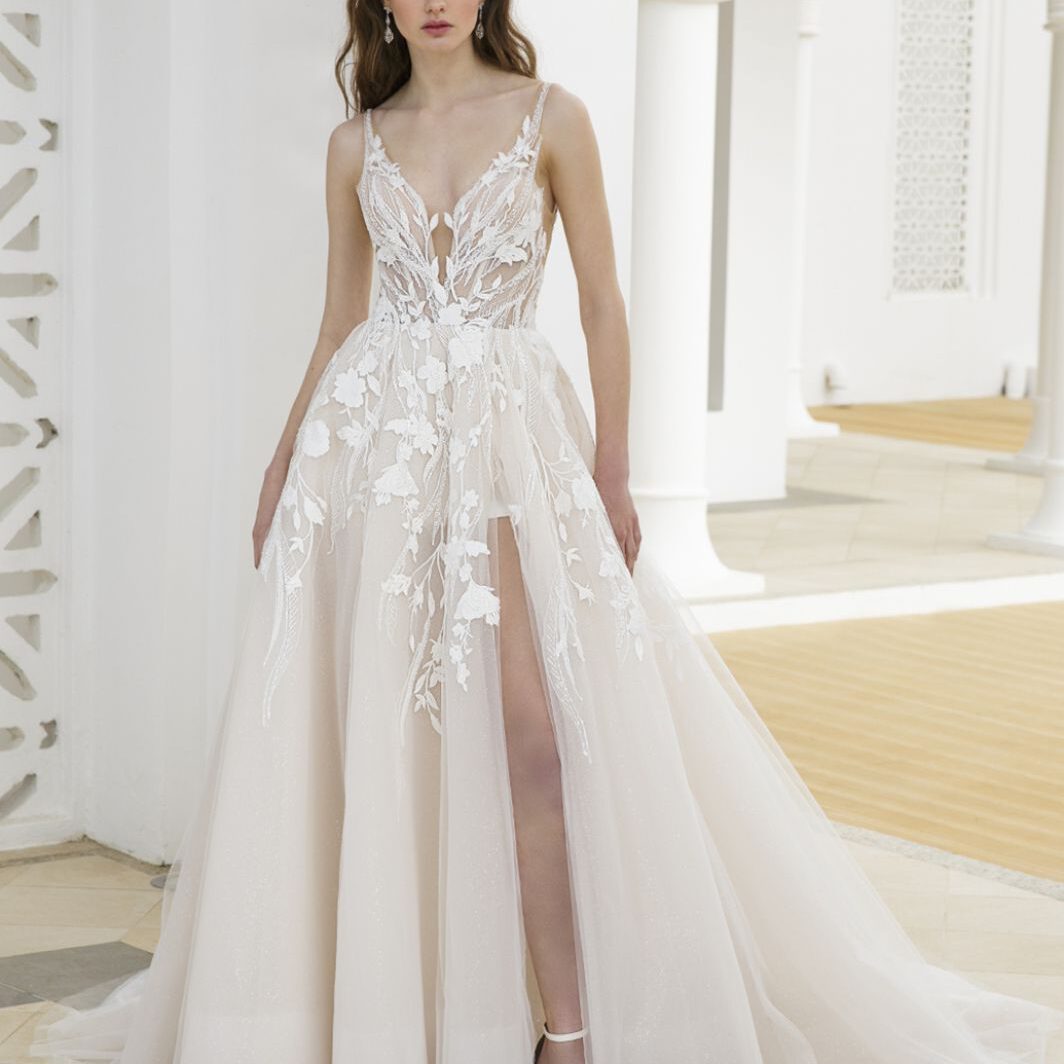 Nova - A-Linie mit Schlitz, Glitzer und einem tiefen Rücken