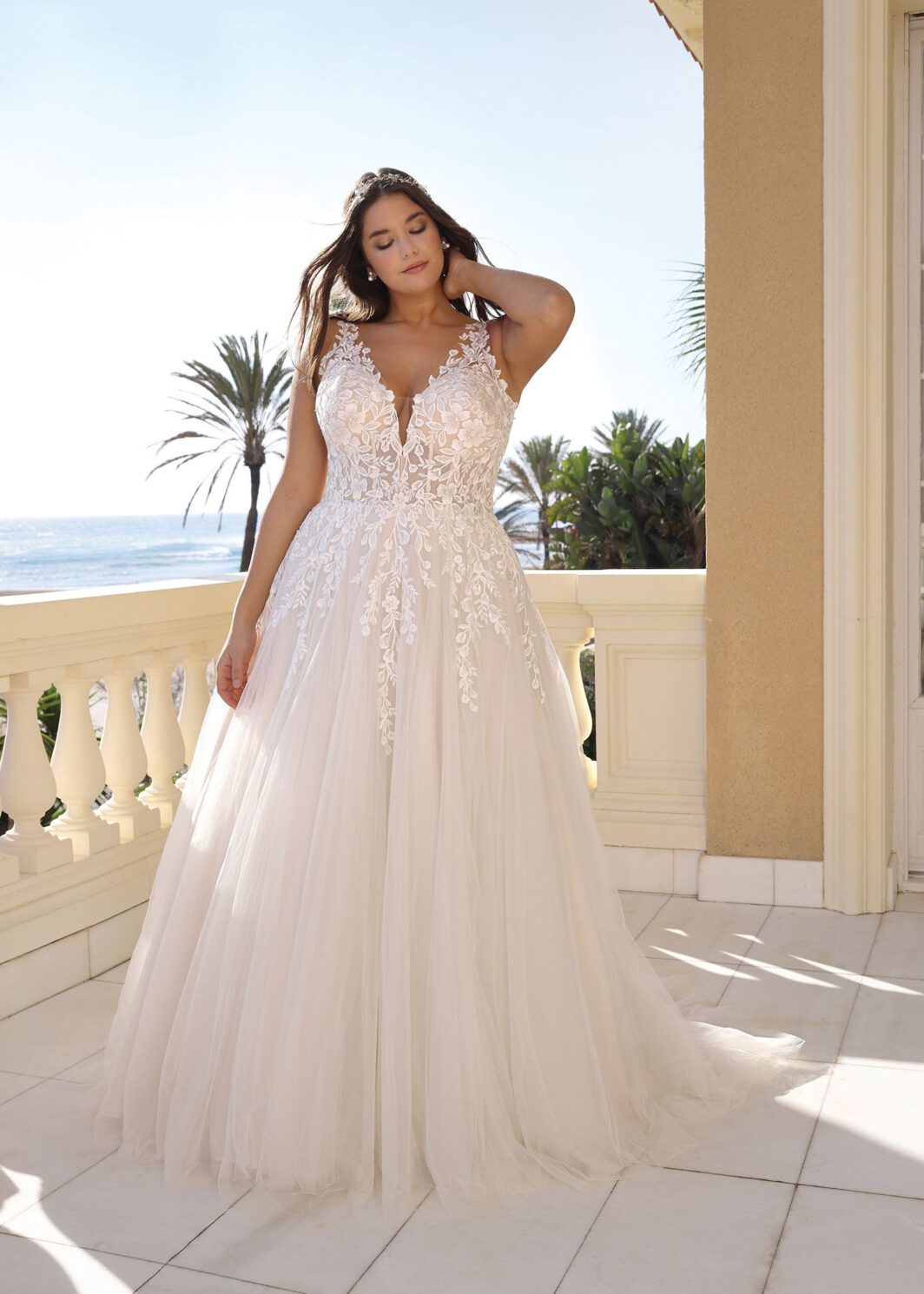 Alea - A-Linie mit Blätterspitze und breiten Trägern