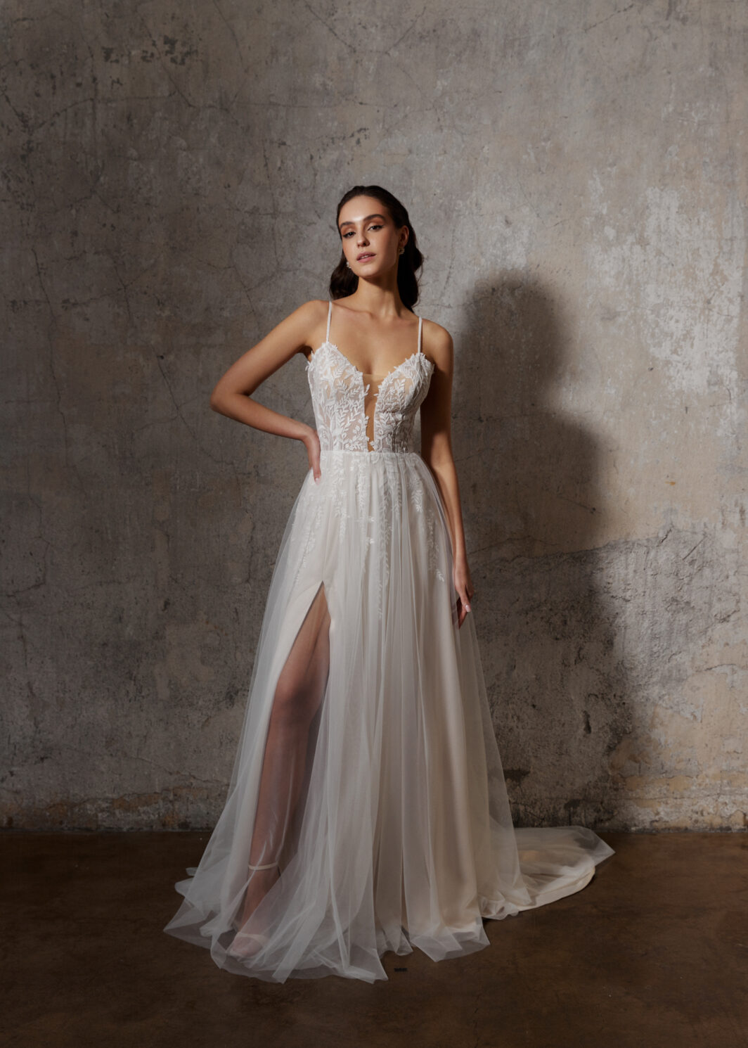 Manno - Leichte A-Linie mit tiefem Ausschnitt und Schlitz