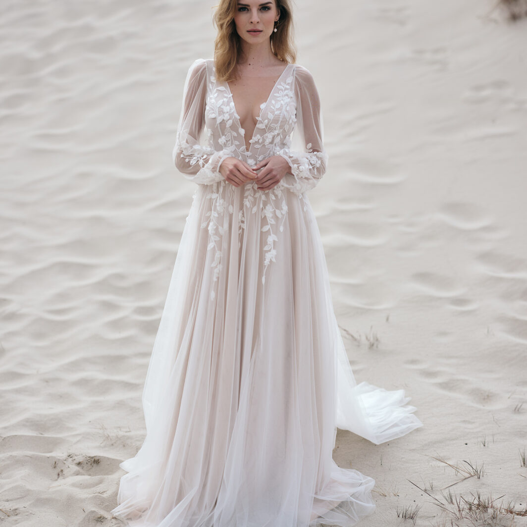 Lena - besondere A-Linie mit langen Ärmeln und Spitze