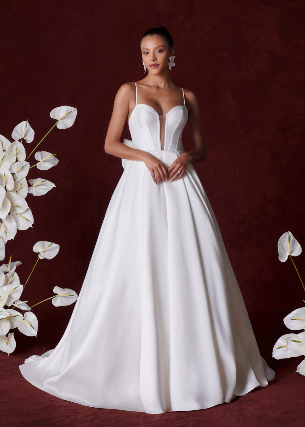 Lilliana - Brautkleid mit Corsage, Spaghettiträgern und tiefem Ausschnitt