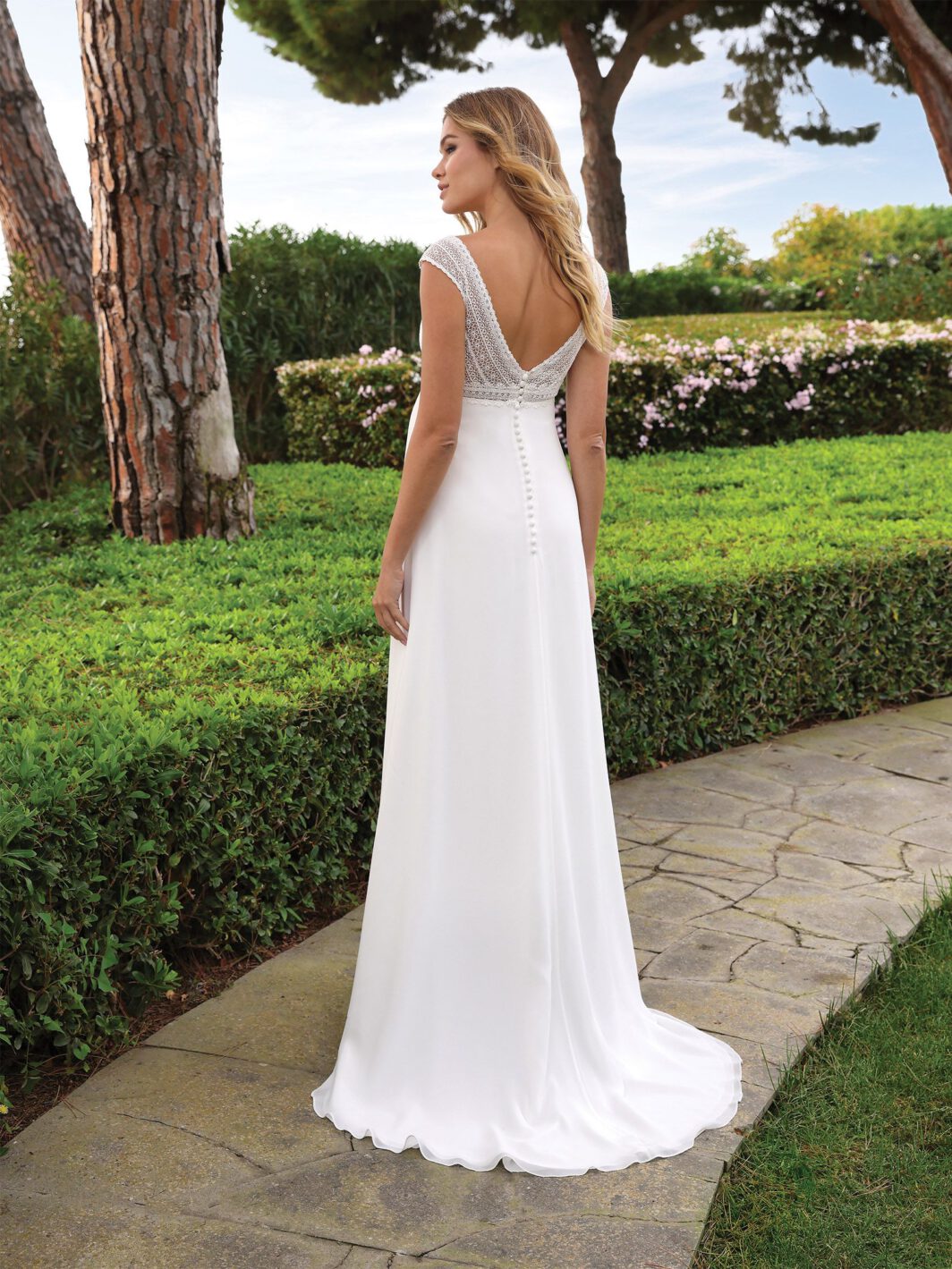 Amalinder - Umstandsbrautkleid mit Boho-Spitze und breiten Trägern – Bild 2