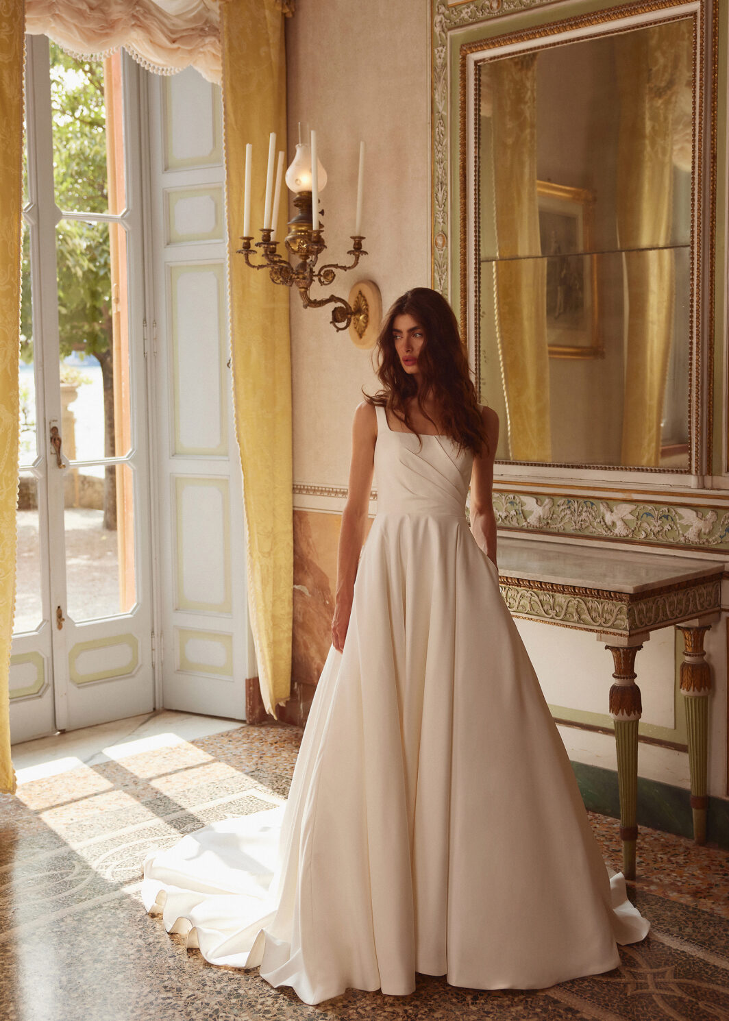 Soraya - Brautkleid mit geradem Ausschnitt und breiten Trägern