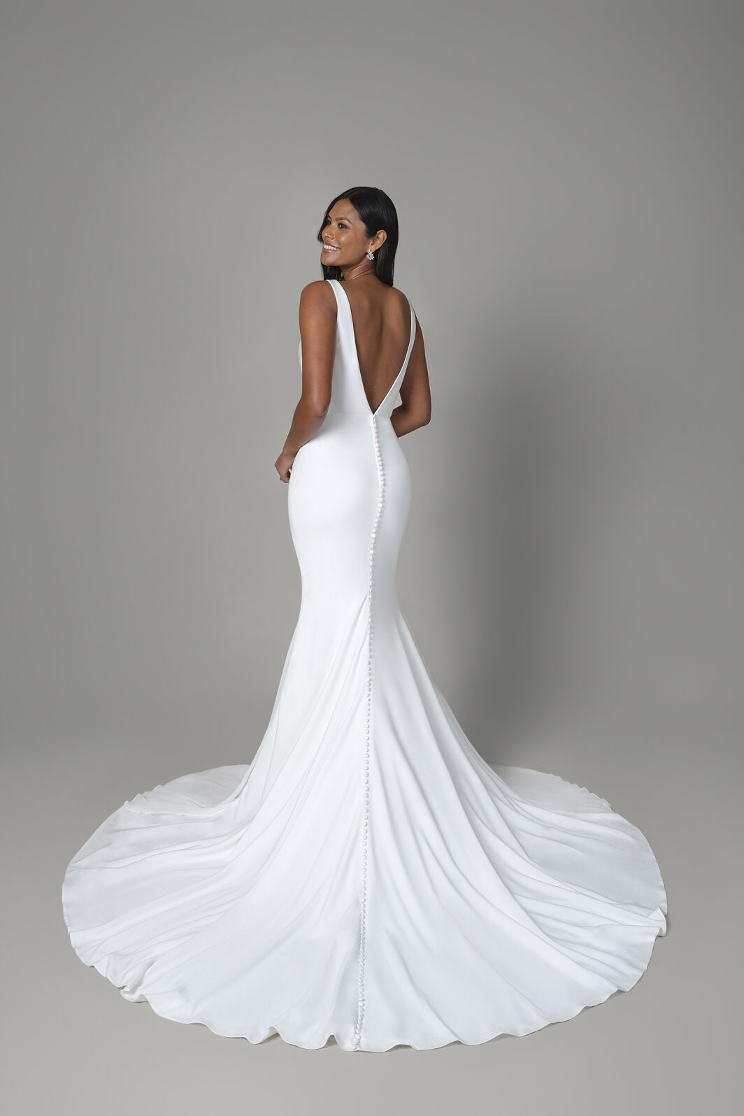 Olivia - cleanes Fit and Flare Brautkleid mit tiefem Rücken – Bild 2