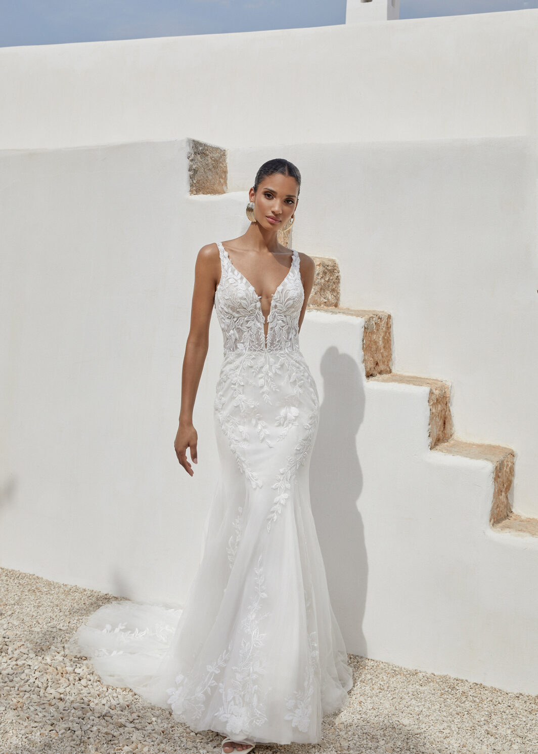 Lahela - Fit and Flare Brautkleid mit tiefem Rücken und Blätterspitze