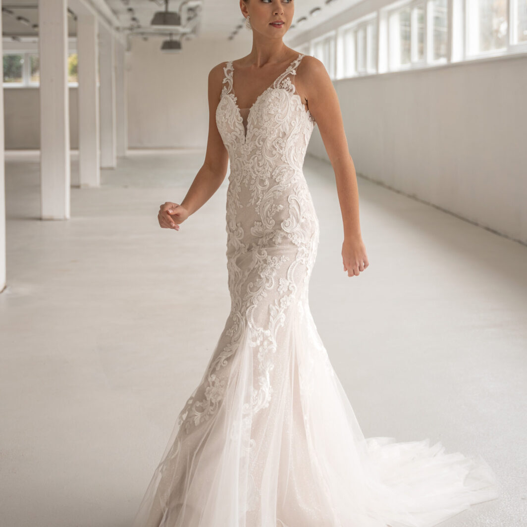 Chloe - Fit and Flare Brautkleid mit ornamentaler Spitze und Glitzertüll