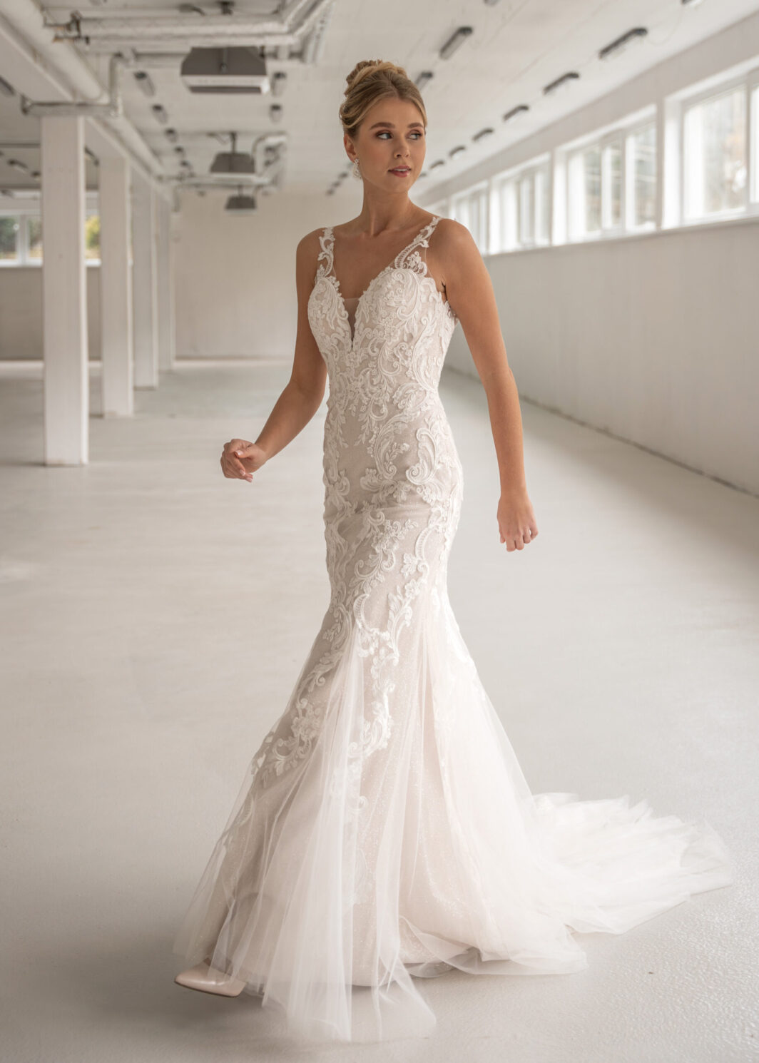 Chloe - Fit and Flare Brautkleid mit ornamentaler Spitze und Glitzertüll