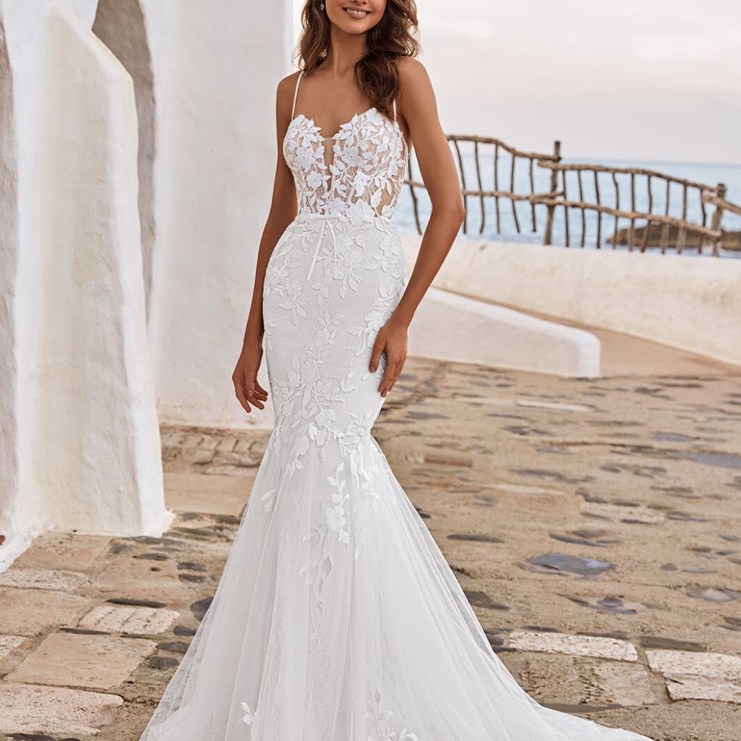 Dala - Fit and Flare Brautkleid mit matter Spitze und Spaghettiträgern