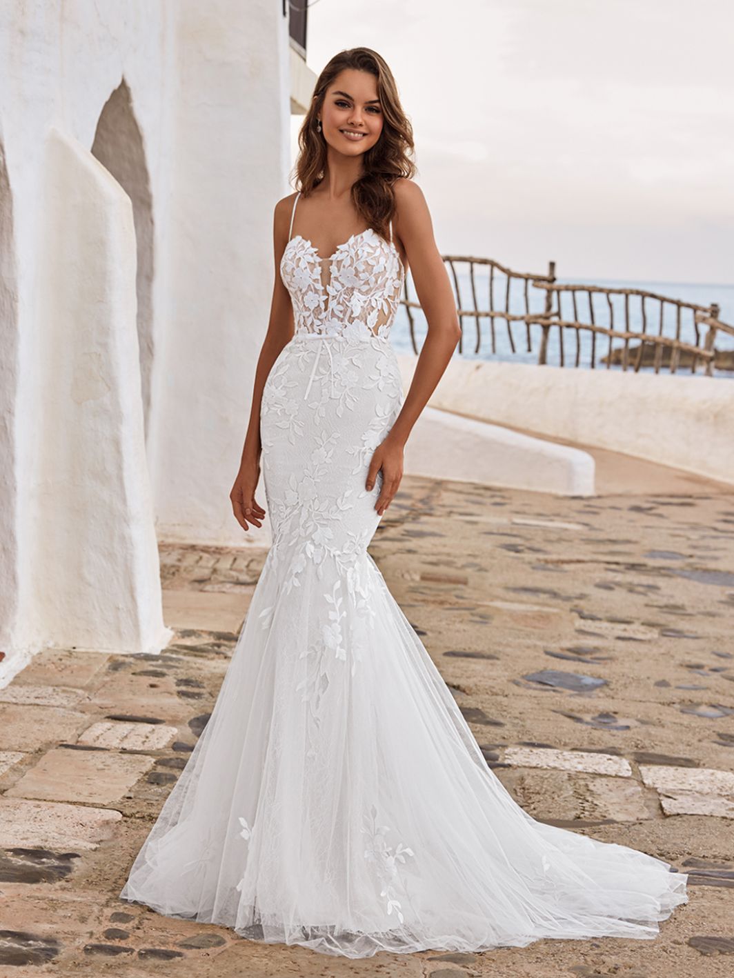 Dala - Fit and Flare Brautkleid mit matter Spitze und Spaghettiträgern