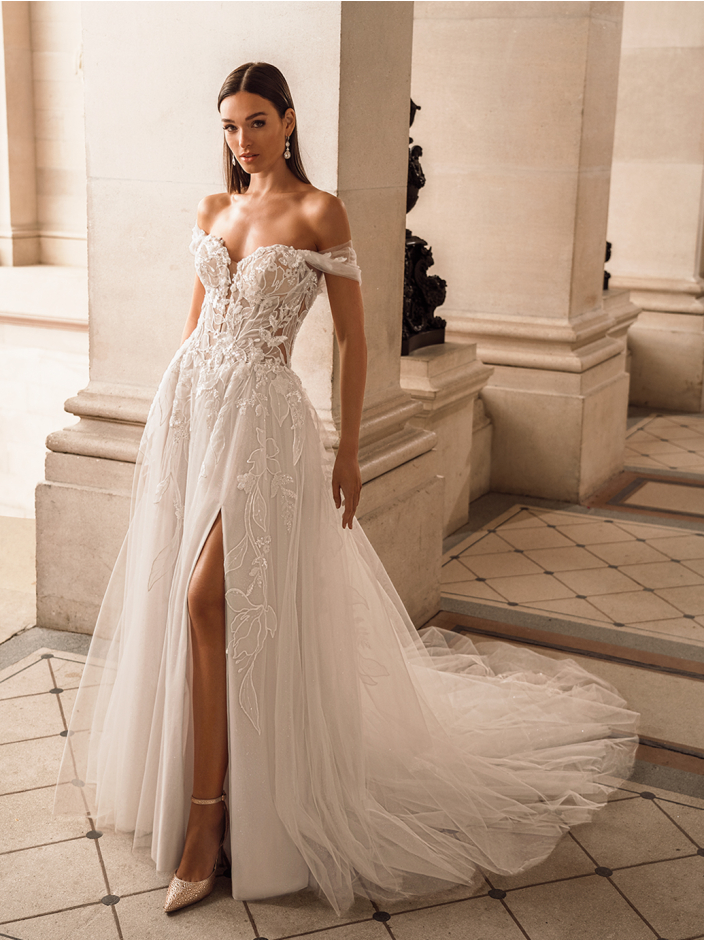 Megan - Brautkleid mit Carmenträgern, Spitze und Schlitz