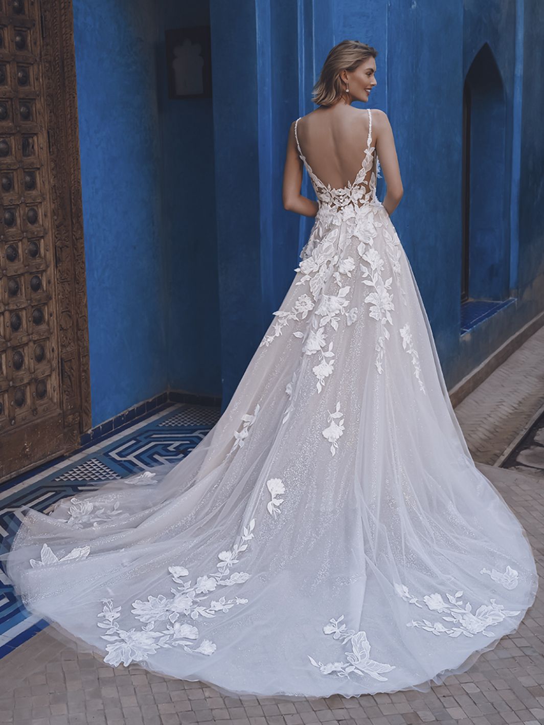 Leana - Brautkleid mit transparentem Oberteil, Spitze und Cutouts – Bild 2