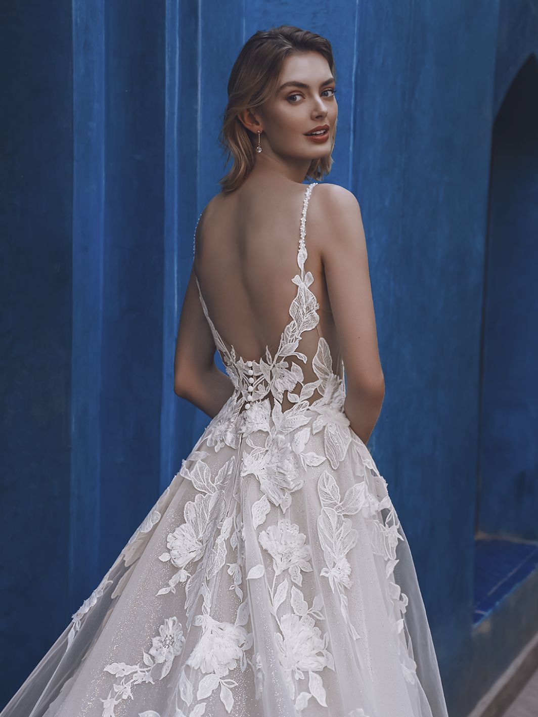 Leana - Brautkleid mit transparentem Oberteil, Spitze und Cutouts – Bild 4