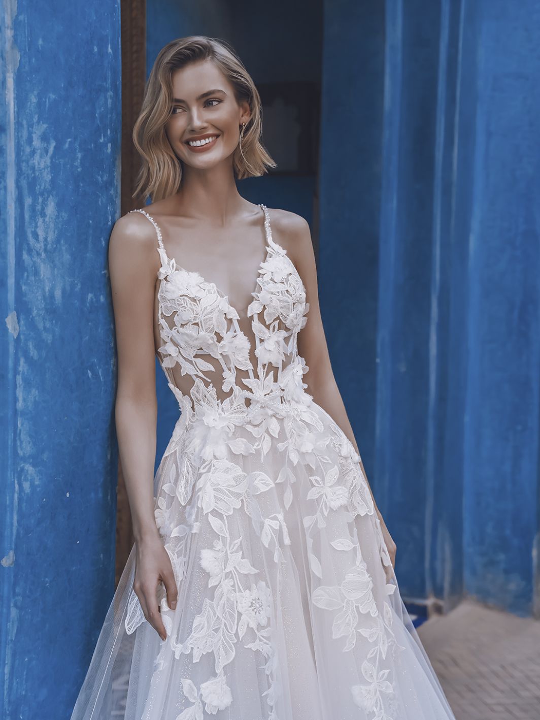 Leana - Brautkleid mit transparentem Oberteil, Spitze und Cutouts – Bild 3