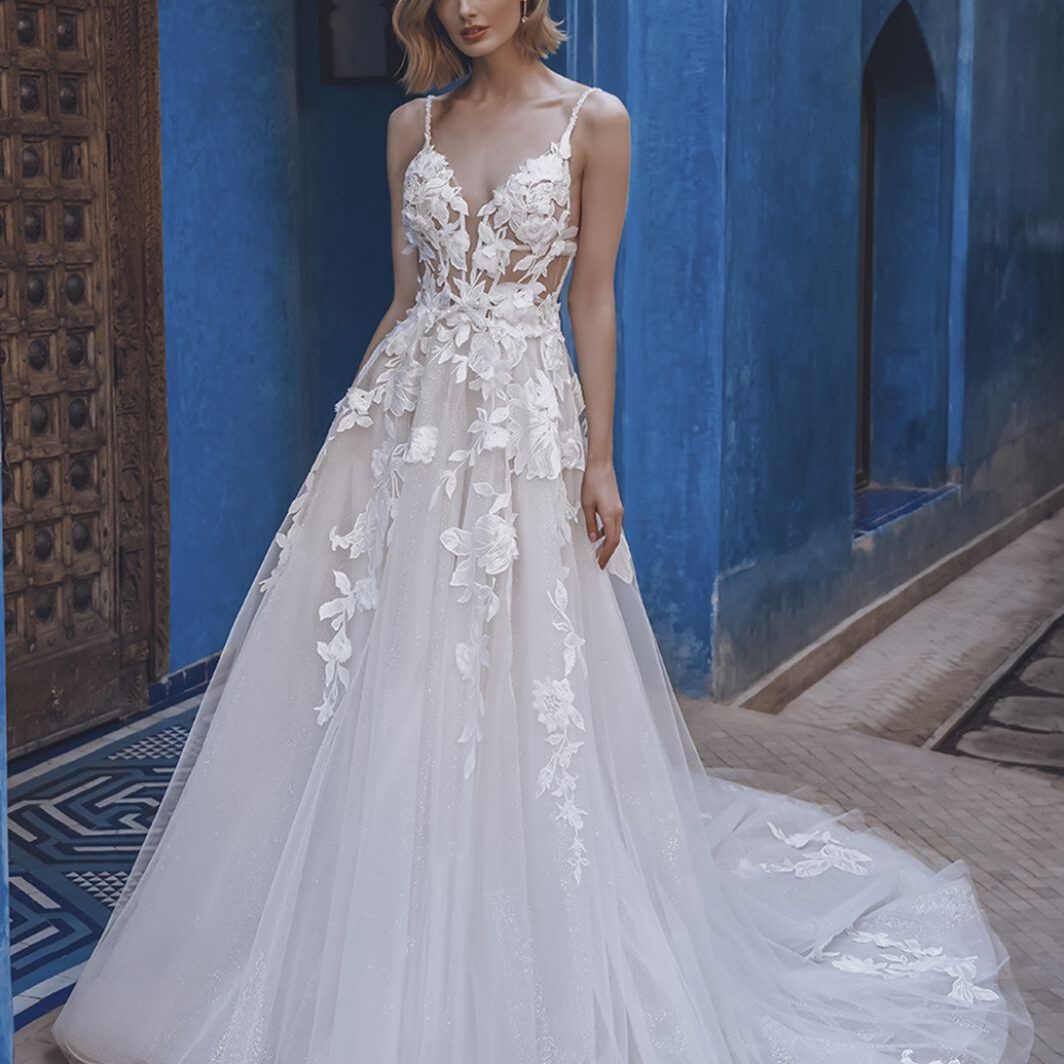 Leana - Brautkleid mit transparentem Oberteil, Spitze und Cutouts