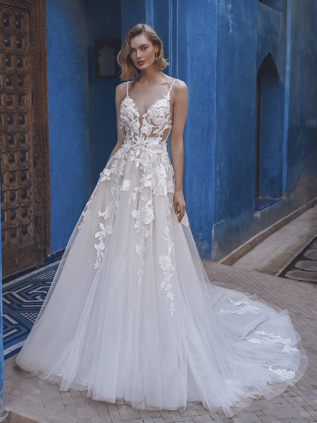 Leana - Brautkleid mit transparentem Oberteil, Spitze und Cutouts