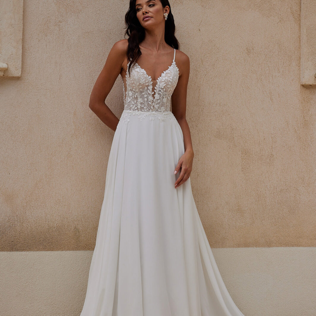 Phia - Brautkleid mit Blätterspitze, Cut Outs und Spaghettiträgern