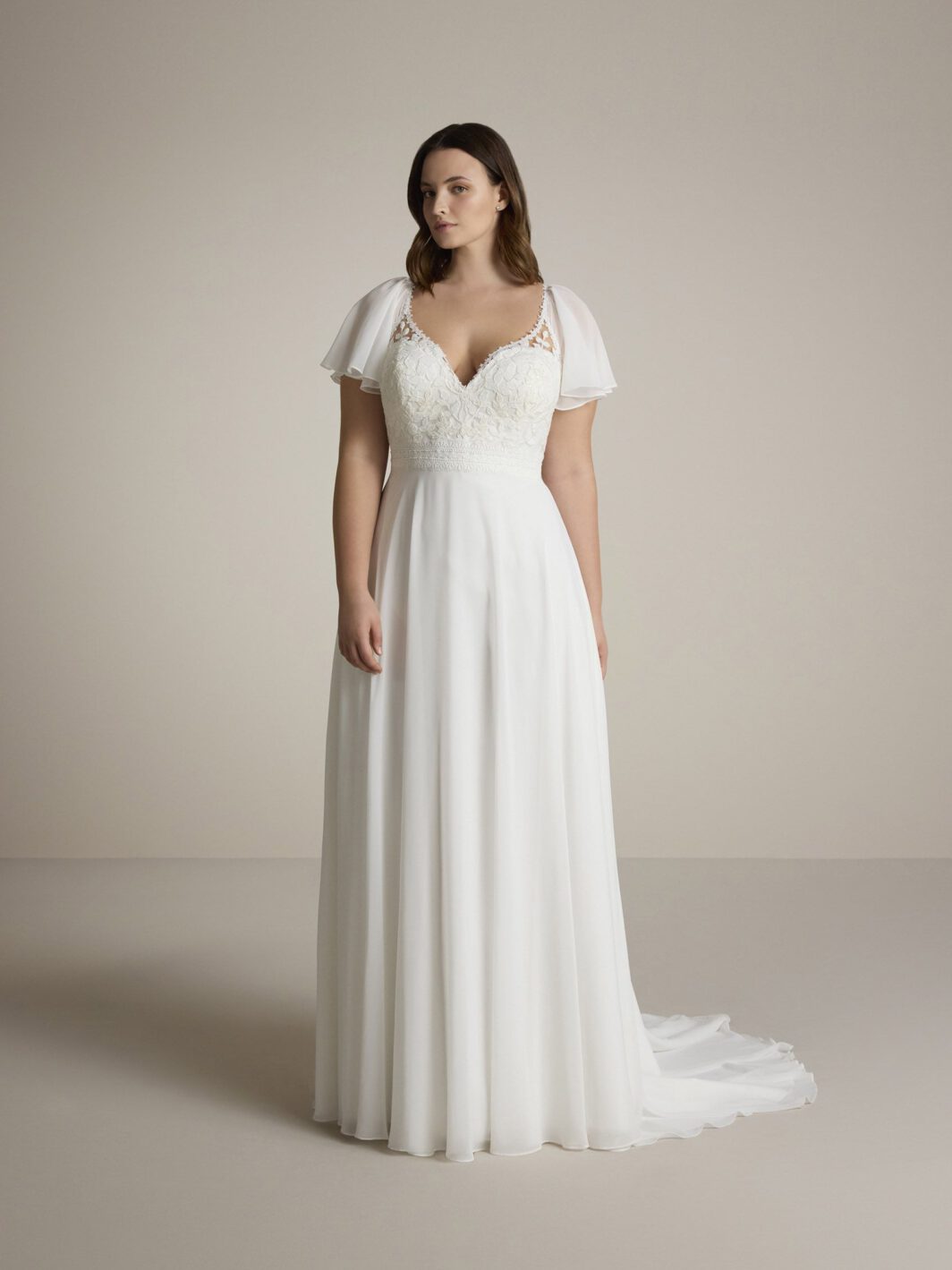 Jasmin - fließendes Brautkleid mit Ärmeln und Boho Spitze