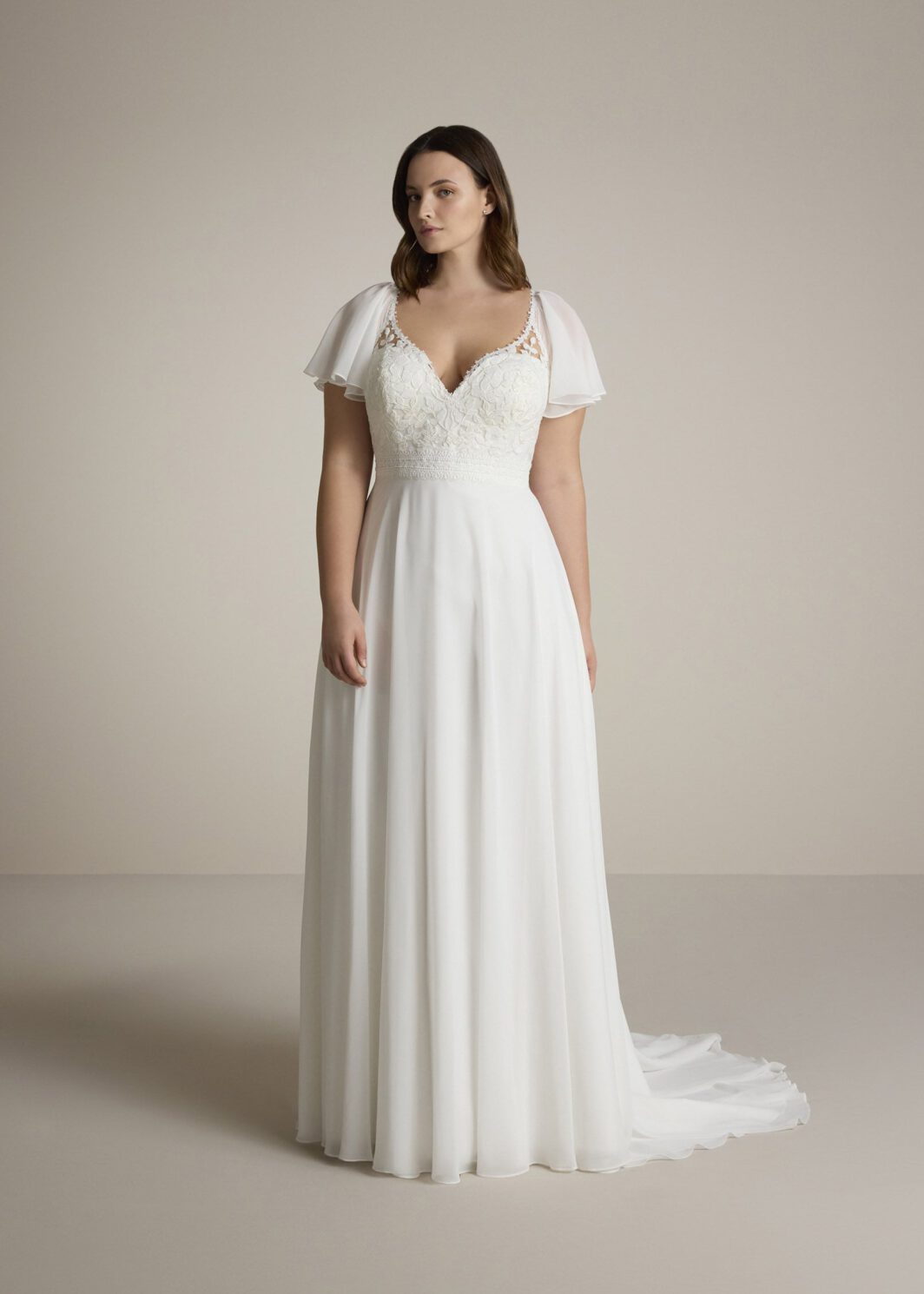 Jasmin - fließendes Brautkleid mit Ärmeln und Boho Spitze