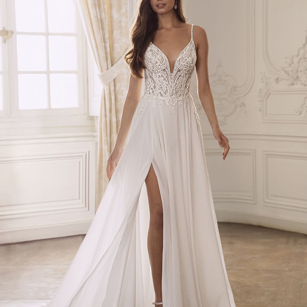 Carly - leichtes Brautkleid mit Glitzer und Schlitz