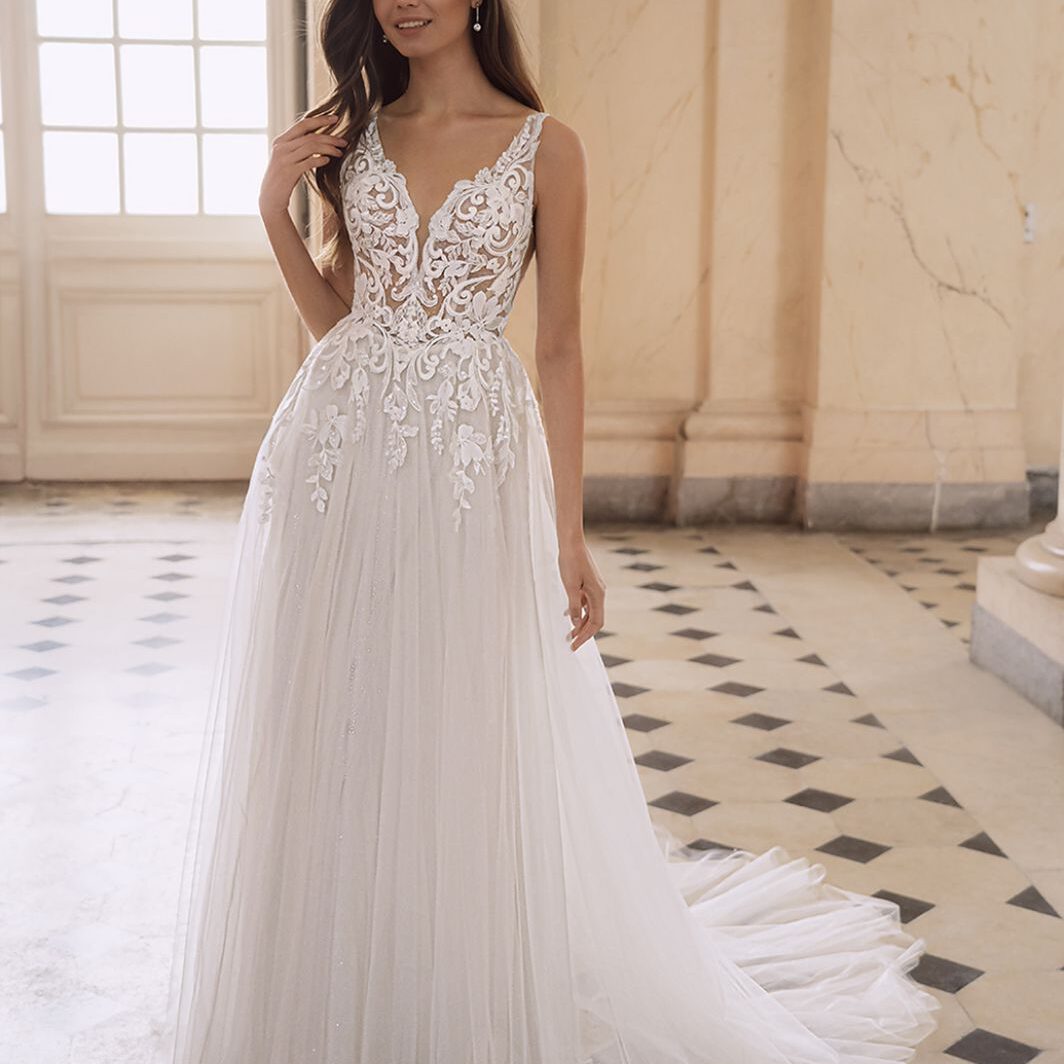 Nisha - Leichte A-Linie mit breiten Trägern und ornamentaler Spitze