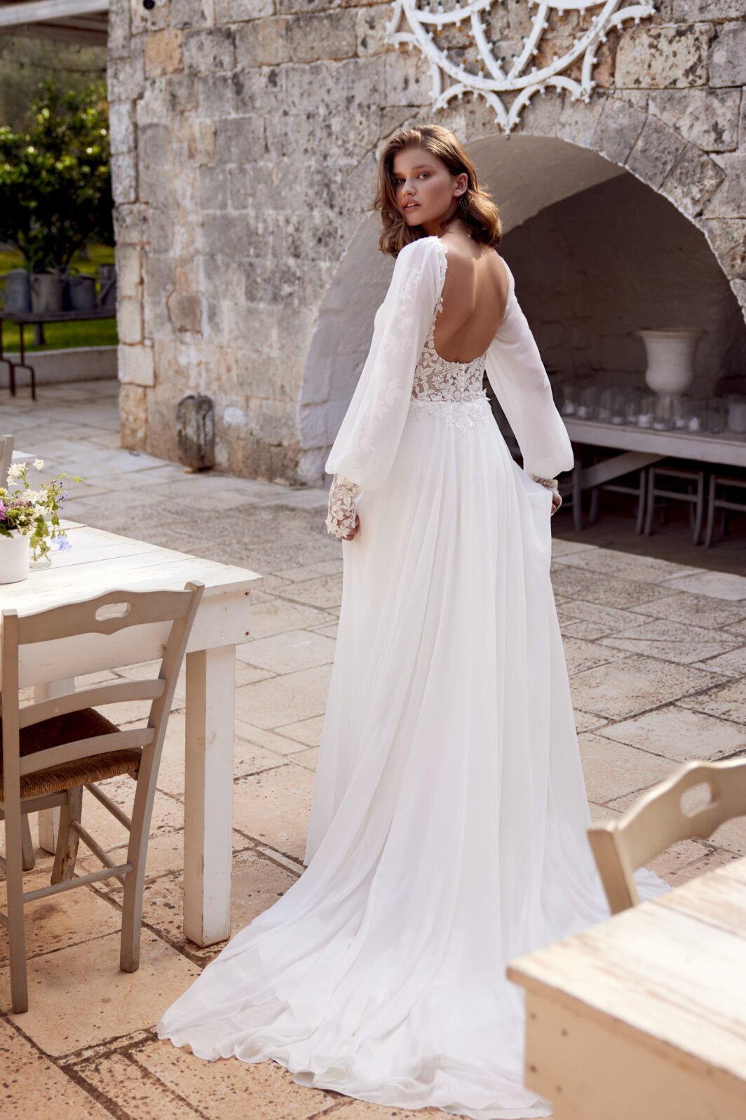 Nouri - leichtes Brautkleid mit abnehmbaren Ärmeln – Bild 2