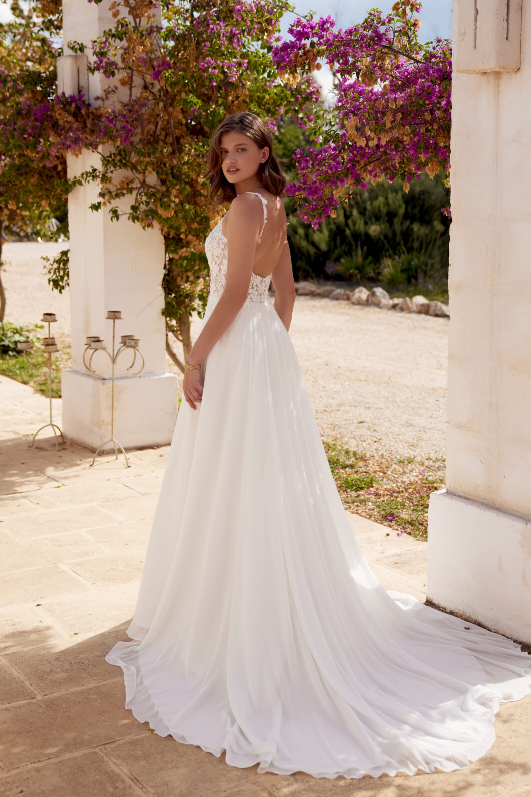 Nouri - leichtes Brautkleid mit abnehmbaren Ärmeln – Bild 4