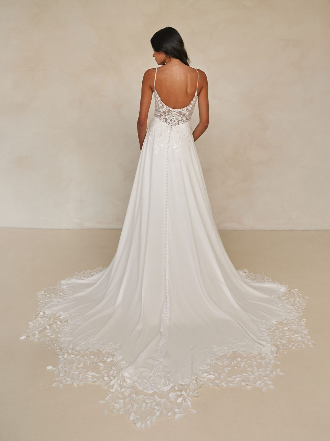 *COMING SOON* Westwood - leichtes Brautkleid mit Trägern und tiefem Ausschnitt – Bild 2