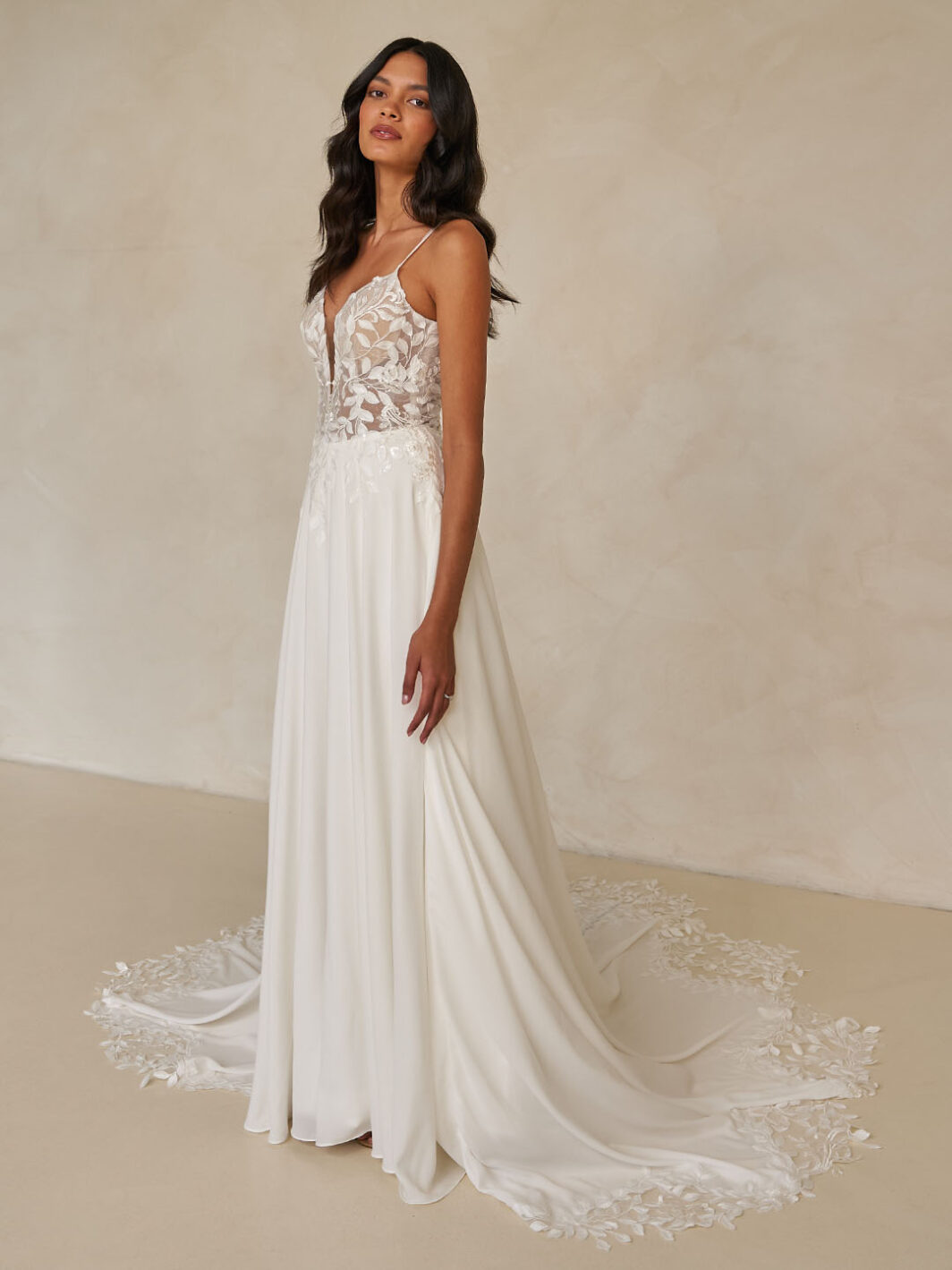 *COMING SOON* Westwood - leichtes Brautkleid mit Trägern und tiefem Ausschnitt – Bild 6
