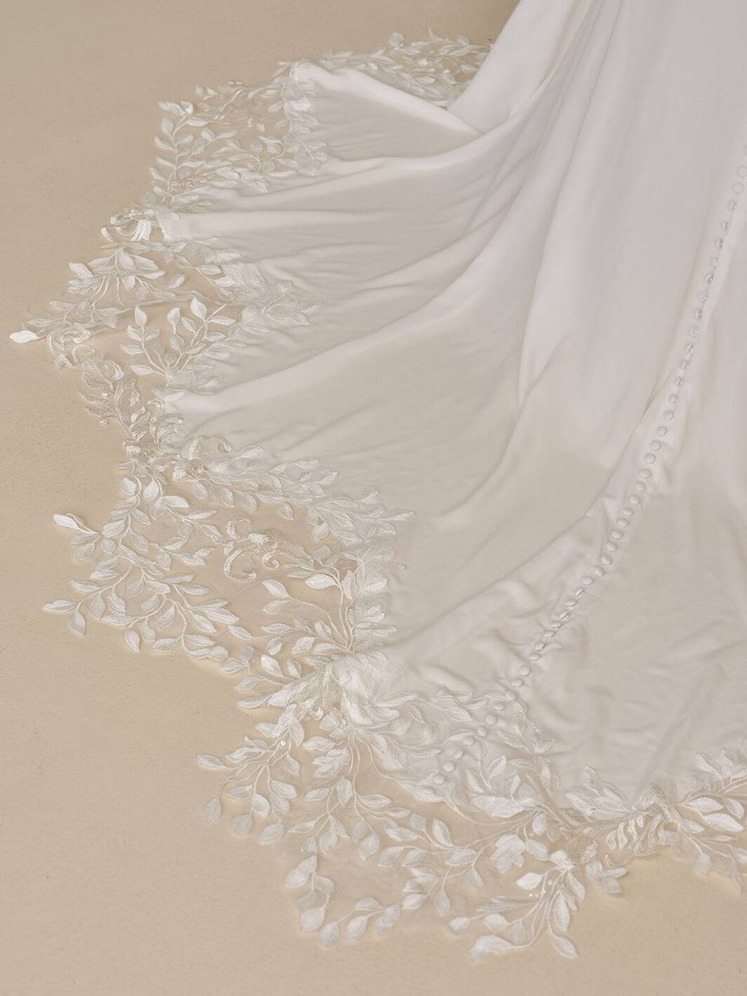 *COMING SOON* Westwood - leichtes Brautkleid mit Trägern und tiefem Ausschnitt – Bild 5