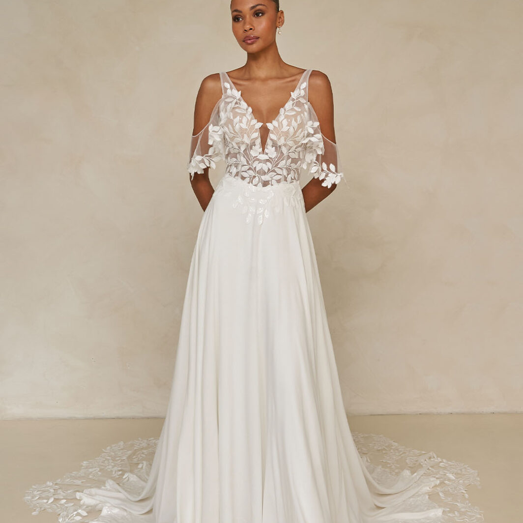 Wilmott - leichtes Brautkleid mit Blätterspitze und langer Schleppe