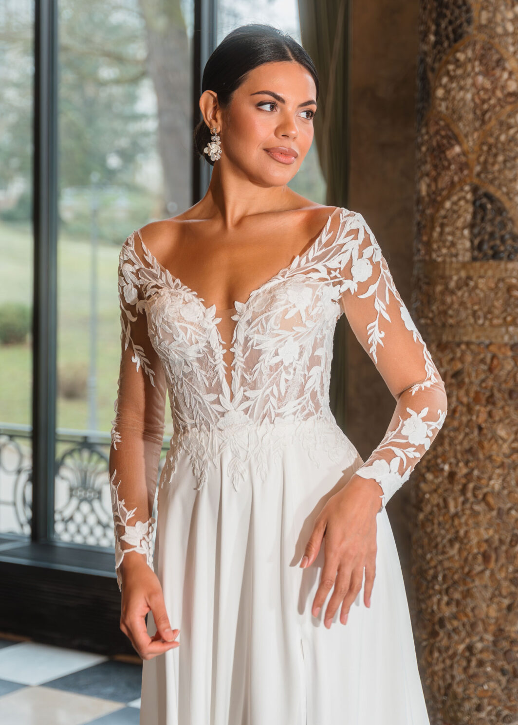 Genevieve - leichtes Brautkleid mit langen Ärmeln und Spitze