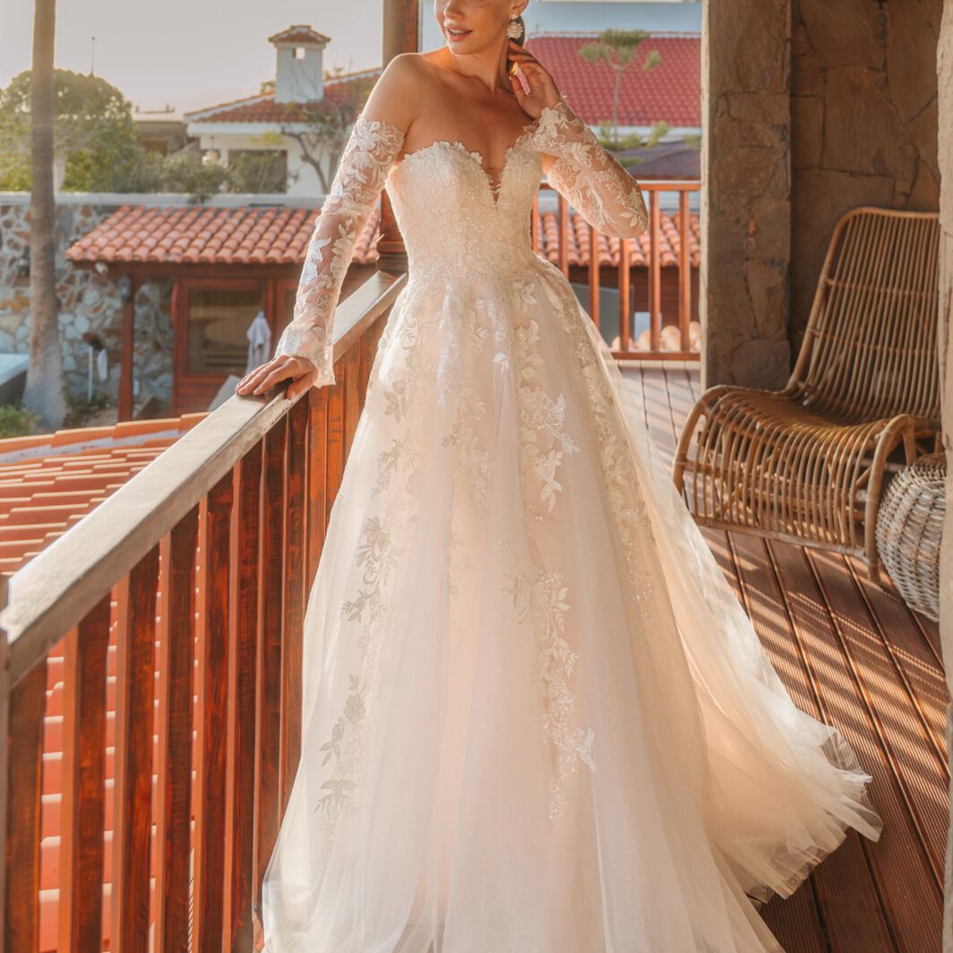 Maggie - trägerloses Brautkleid mit Glitzer und Spitze