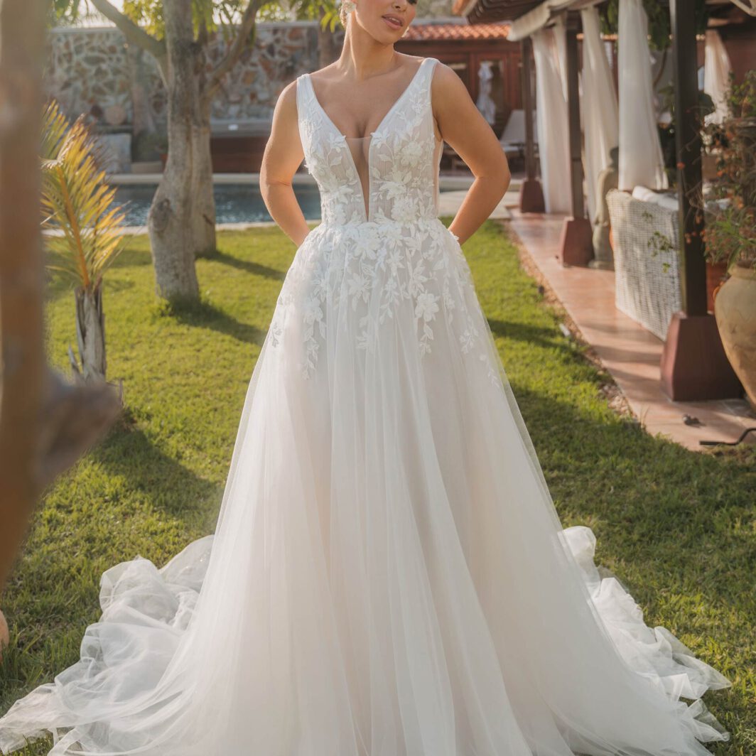 Lou - leichte A-Linie mit 3D Blüten und breiten Trägern