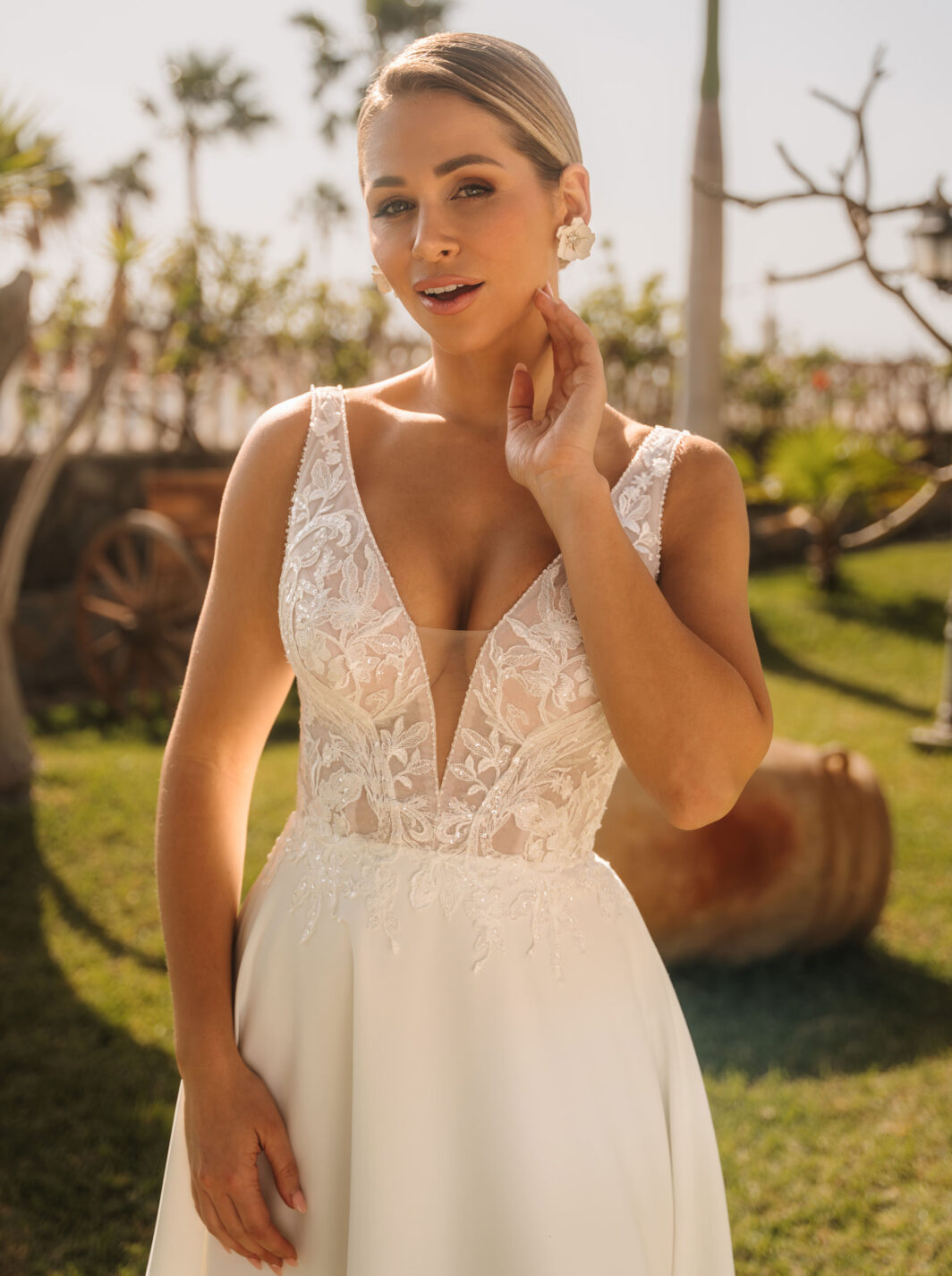 Yeliz - fließendes Brautkleid mit breiten Trägern und Spitze – Bild 3