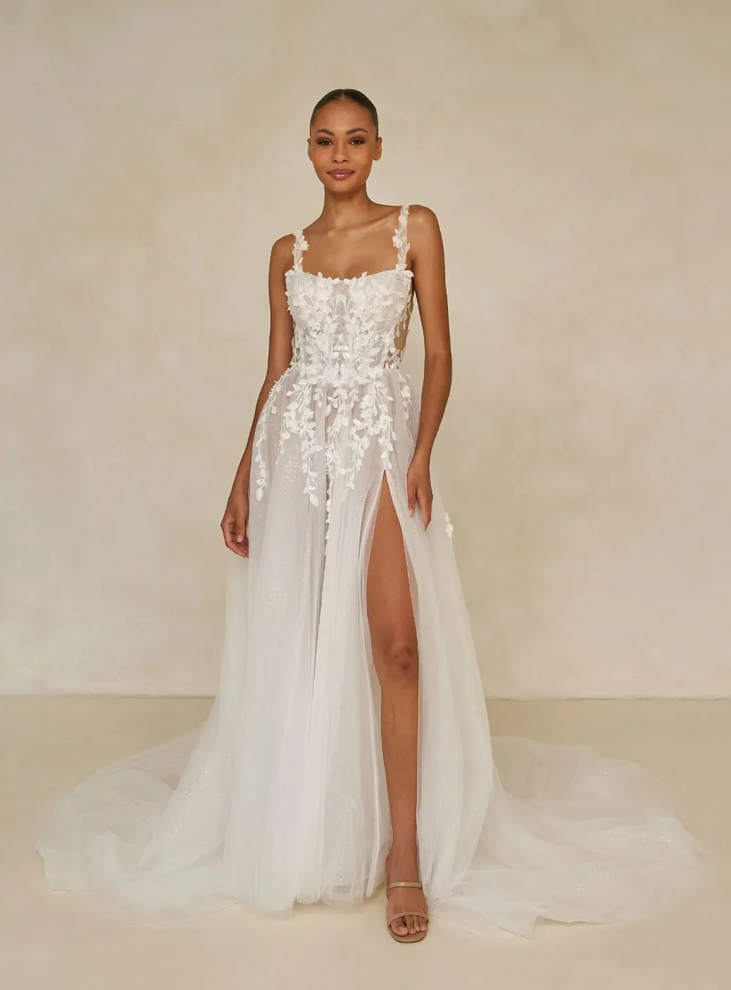 *COMING SOON* Waite - Brautkleid mit geradem Ausschnitt und 3D Spitze