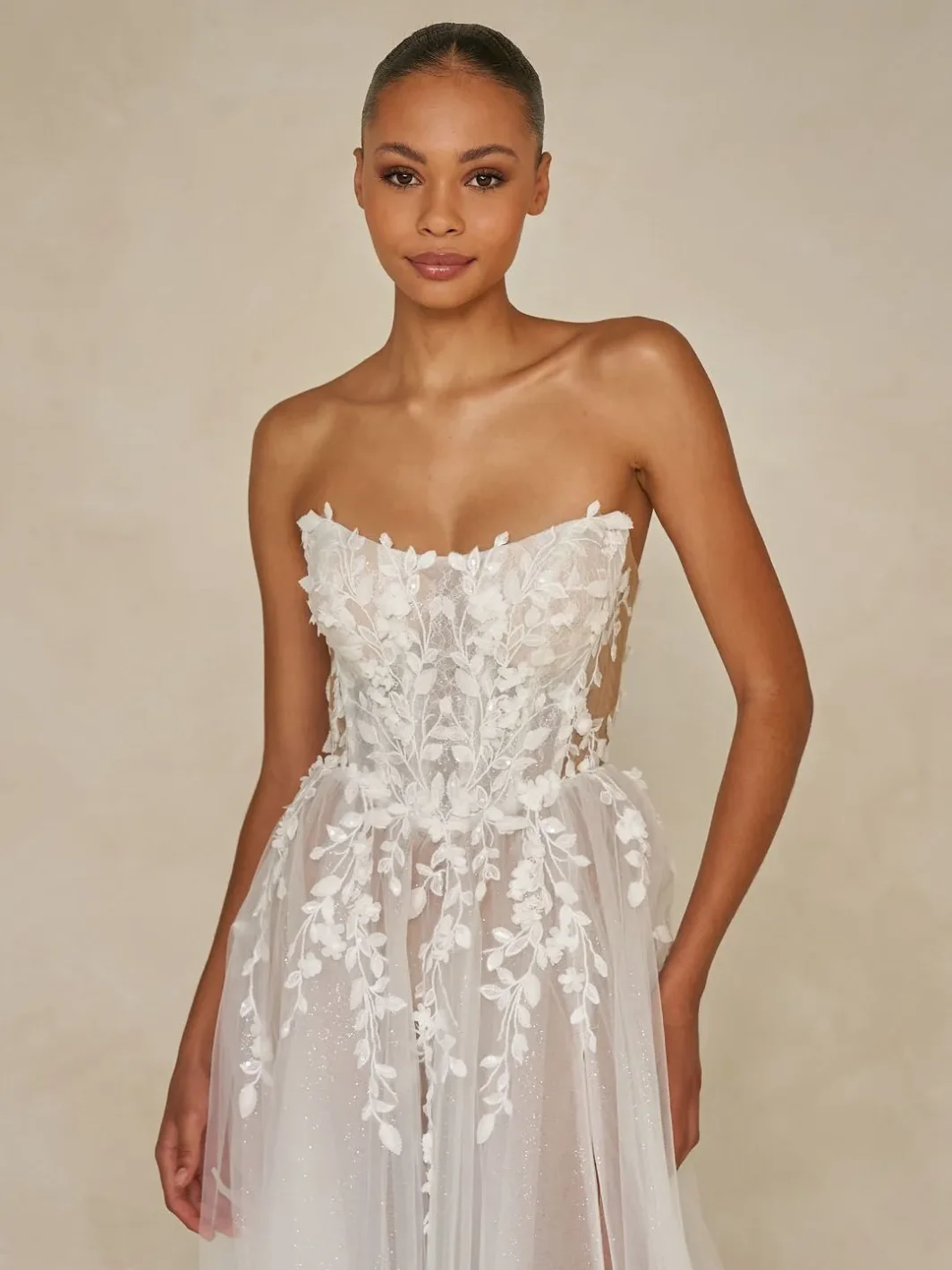 *COMING SOON* Waite - Brautkleid mit geradem Ausschnitt und 3D Spitze – Bild 3