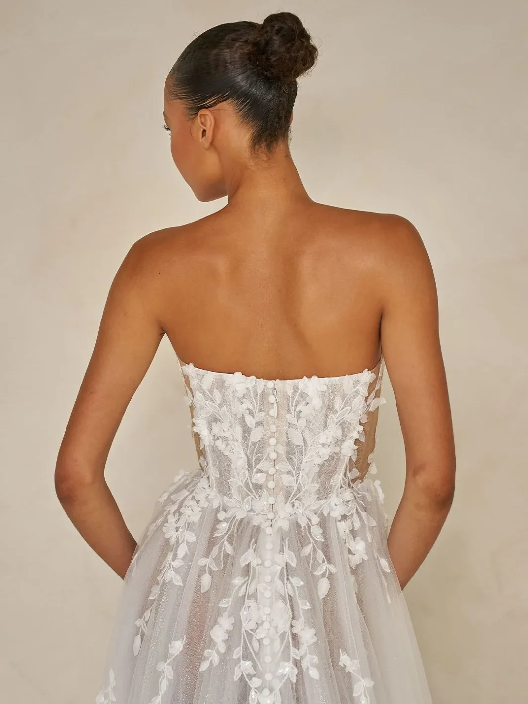 *COMING SOON* Waite - Brautkleid mit geradem Ausschnitt und 3D Spitze – Bild 4