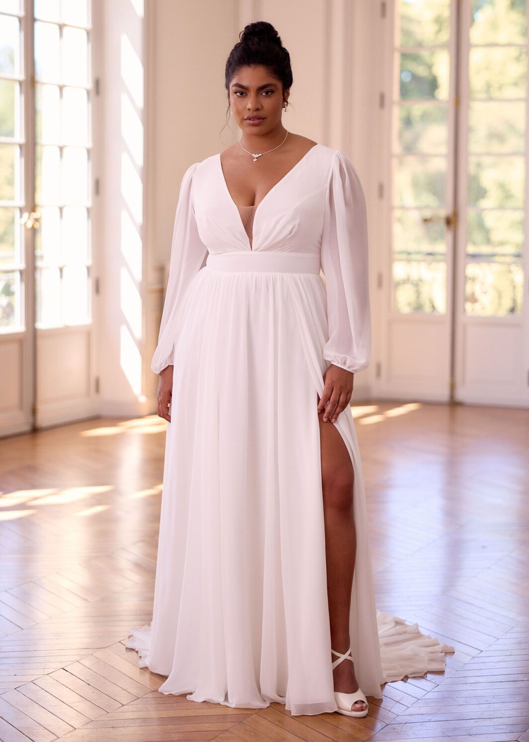 Julie - Schlichtes Brautkleid mit langen Ärmeln