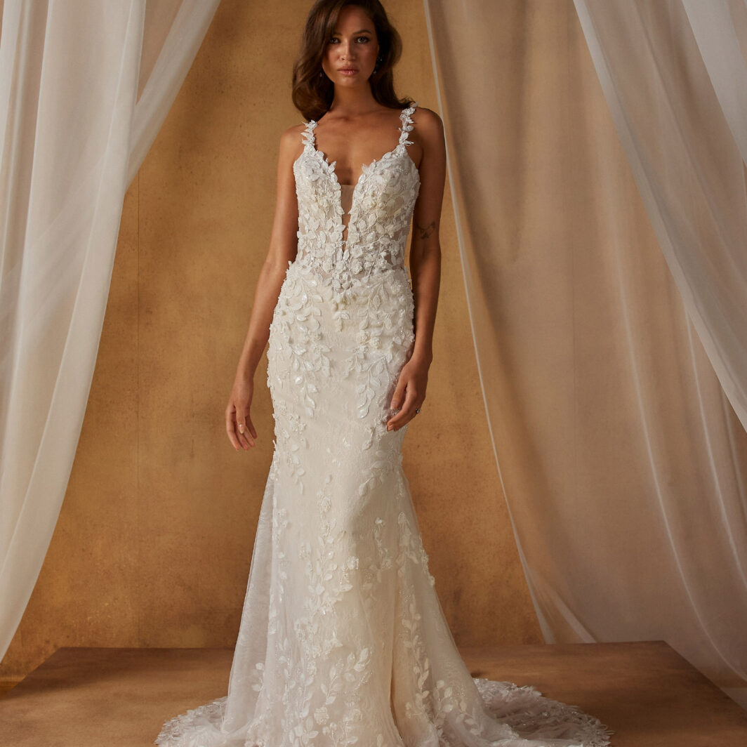 *COMING SOON* Niall - figurbetontes Brautkleid mit Blätterspitze